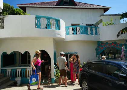RobinHood Guesthouse
